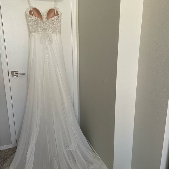 Enchanting by Mon Cheri Wedding Dress with Slit Size 6 A-line - Picture 6 of 10